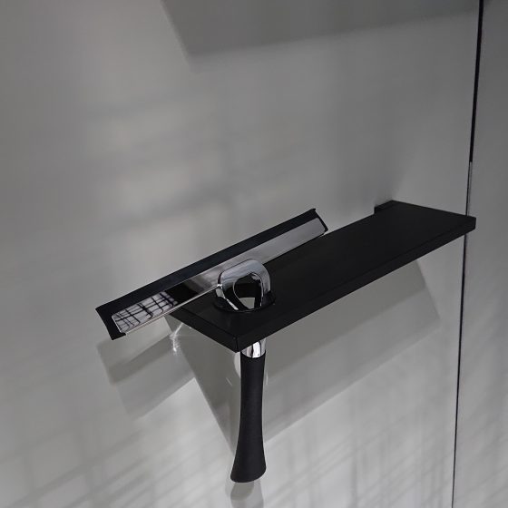 Duschablage mit integriertem Dusch-Abzieher in Schwarz 